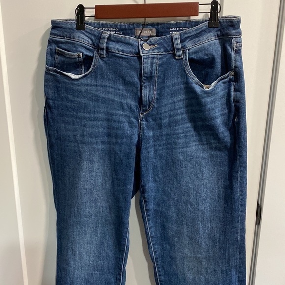 DL1961 Mara Ankle High Rise Instasculpt Straight Distressed Jeans Size 14 - Picture 5 of 16